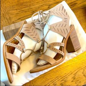 DOLCE VITA STRAPPY NUBUCK SANDALS.  NEW.